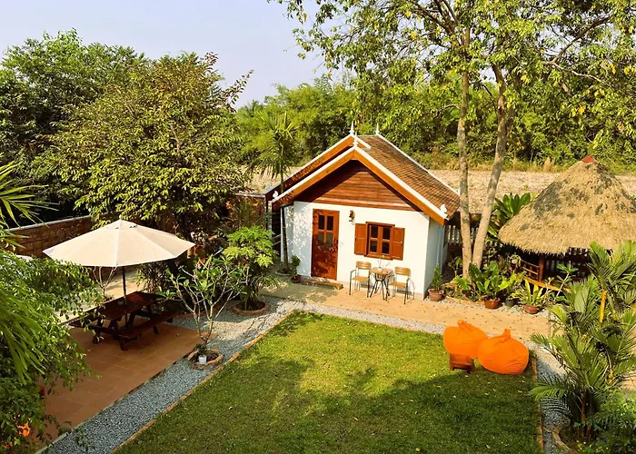 Moon & Shama - Vegan * Phumi Banteay Srei